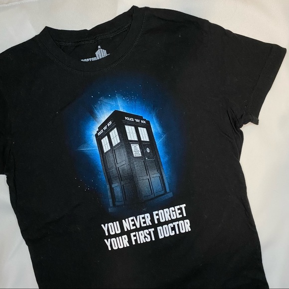 Doctor Who Tardis Graphic Tee - Picture 1 of 4
